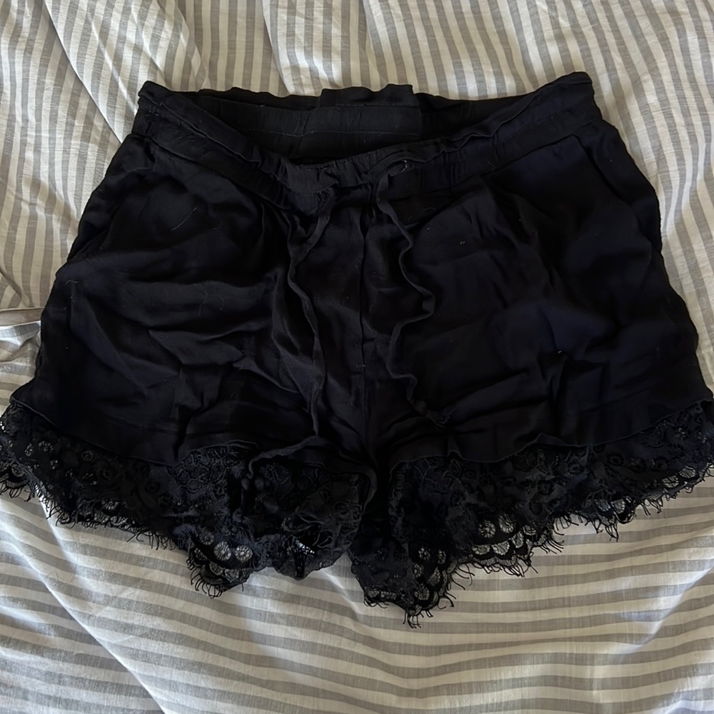 Lace detailed shorts